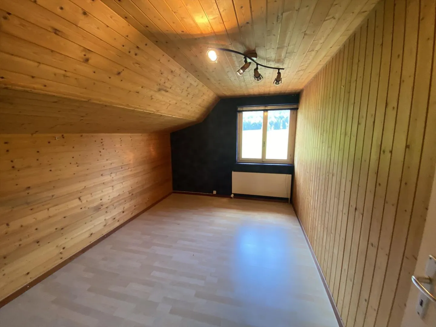 5.5 Room House - Photo 8 of 13