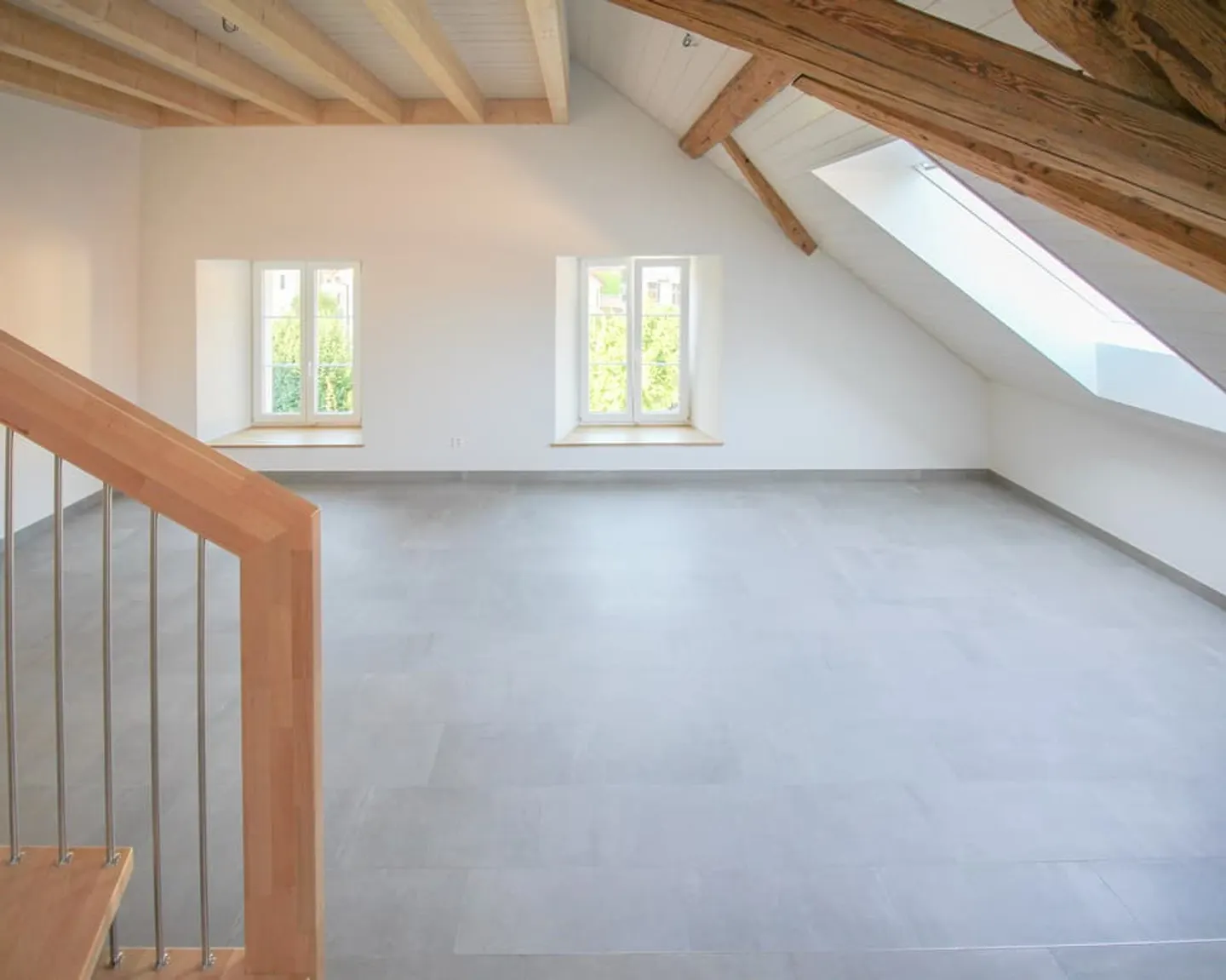 Duplex PPE di 2,5 locali completamente ristrutturato nel centro di Fleurier - Foto 5 di 13
