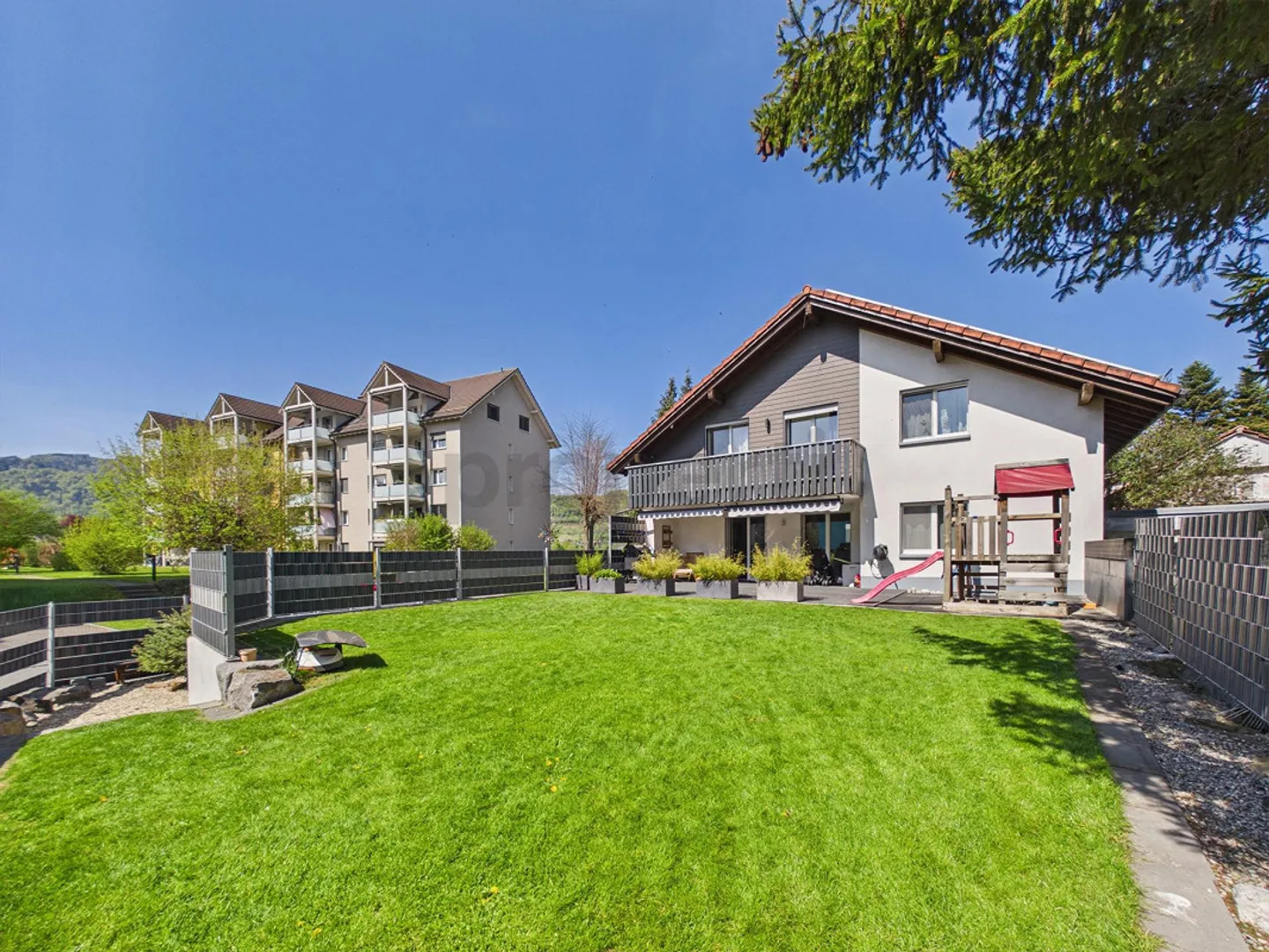 Modern 7.5-room single-family house with balcony, Au - Photo 1 of 14