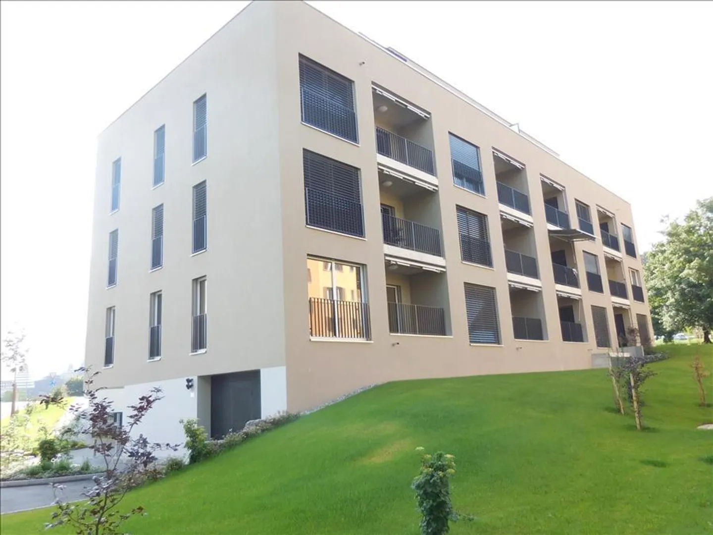 Appartement moderne avec balcon - Photo 2 sur 12
