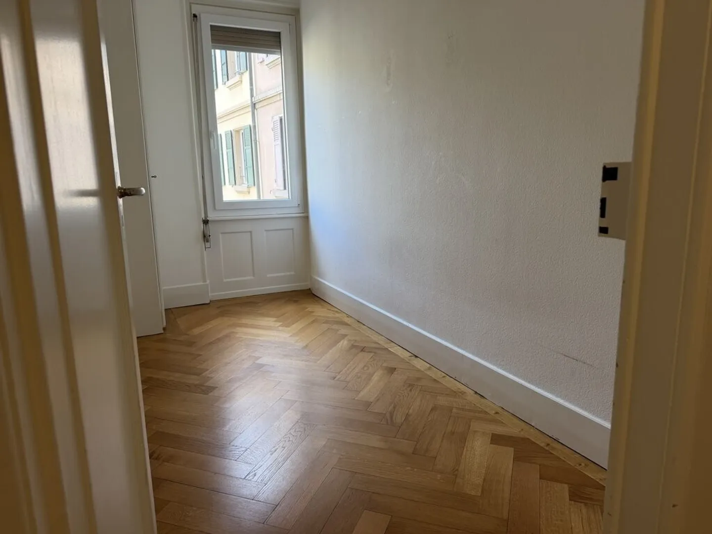 Bellissimo appartamento di 4 stanze idealmente situato, vicino alla stazione - Foto 7 di 9