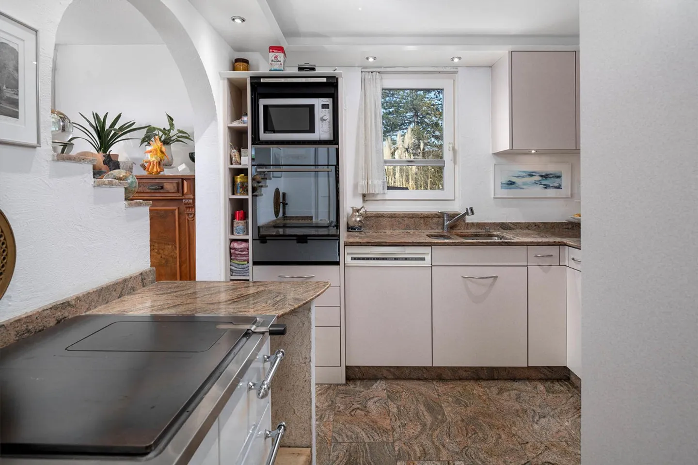 Charming Single-Family Home with Large Garden and Great Potential - Photo 5 of 18