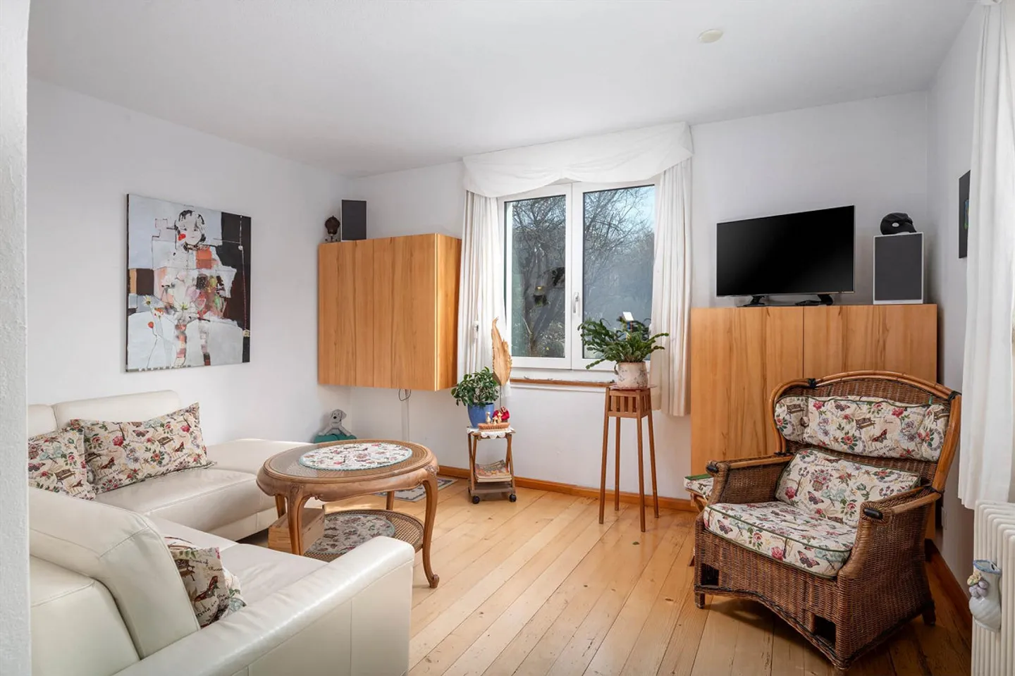 Charming Single-Family Home with Large Garden and Great Potential - Photo 8 of 18
