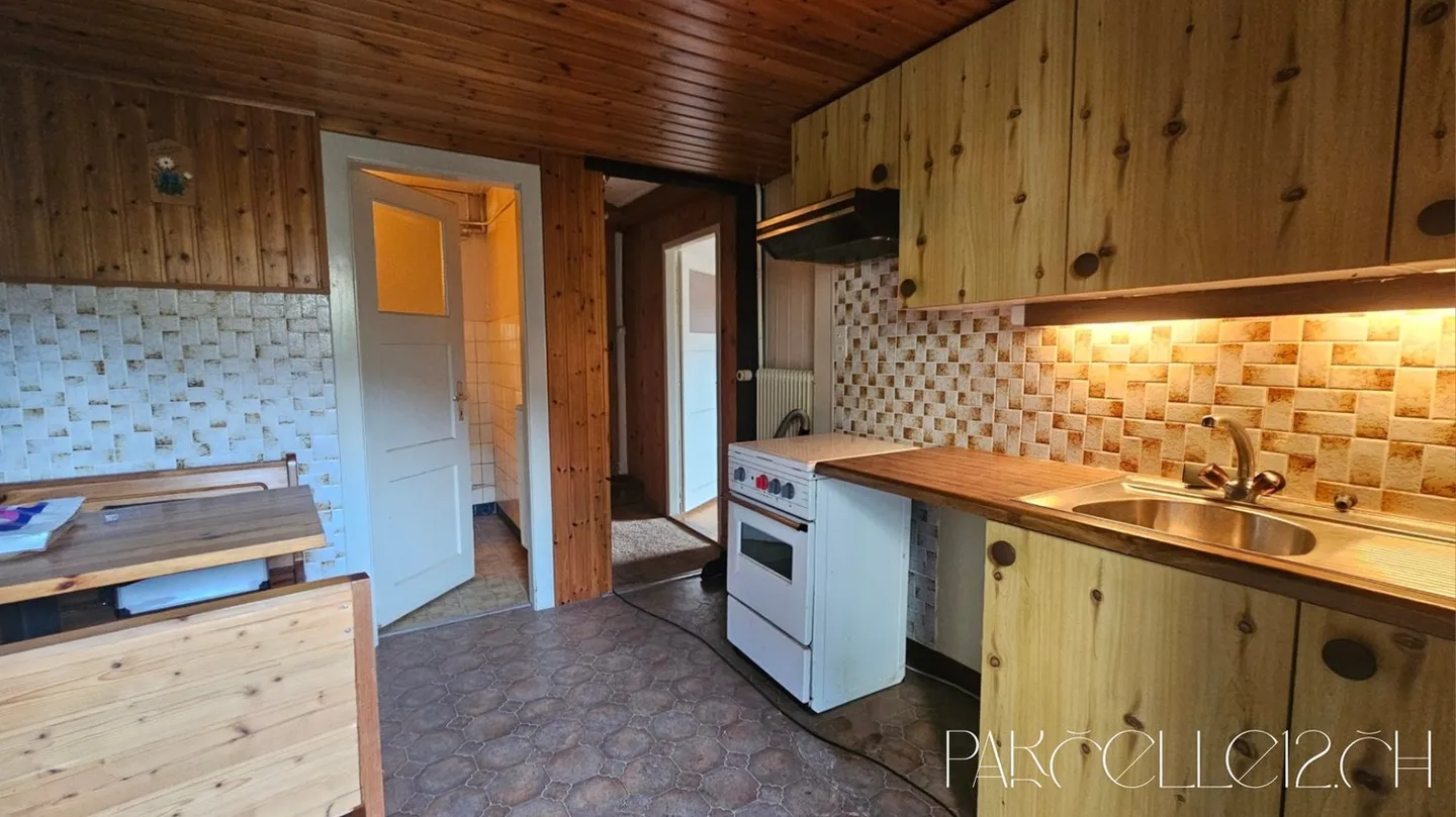 House for Renovation - 2 Apartments - 3 Garages - Photo 8 of 13