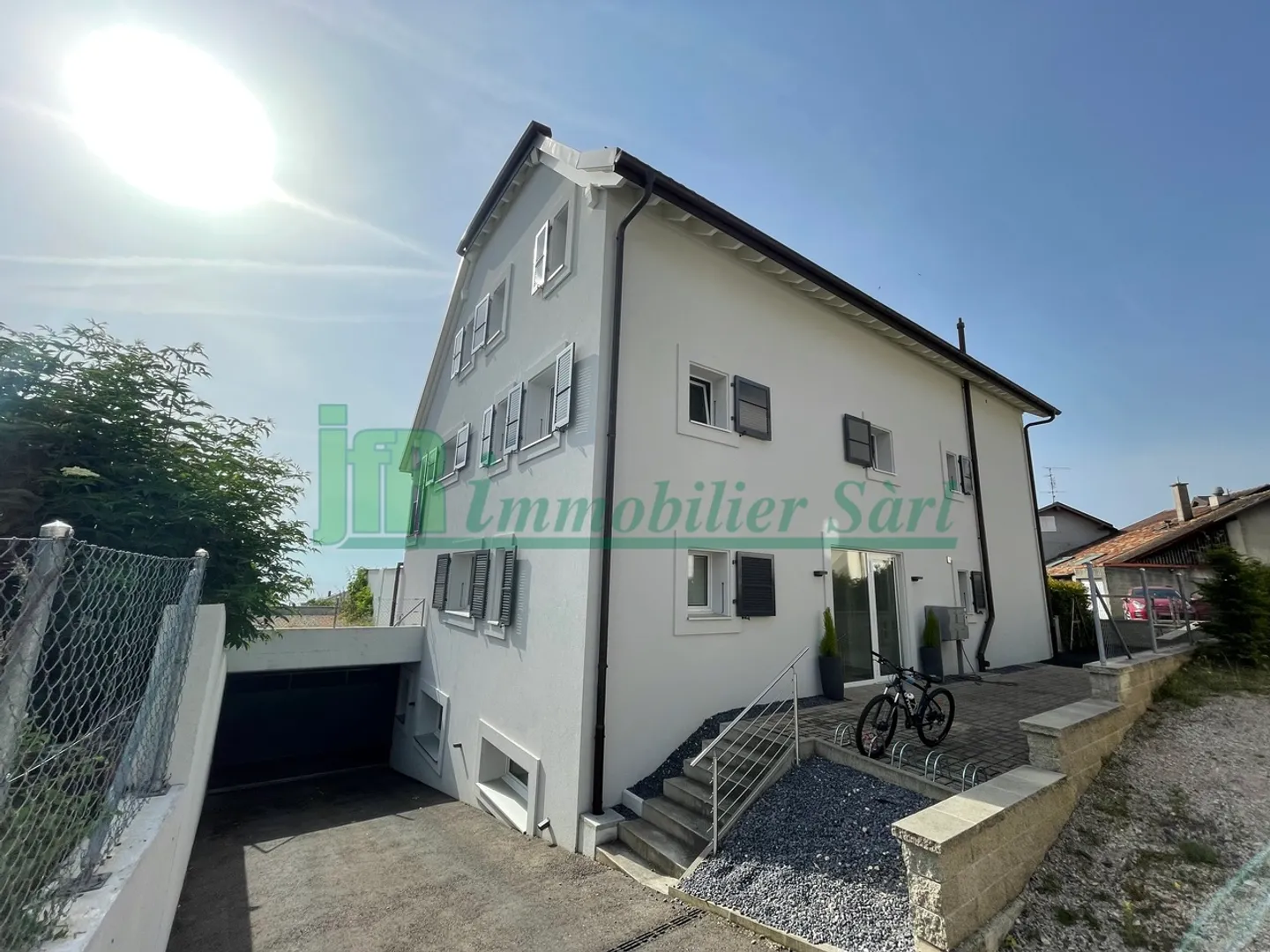 Place de parc à louer en intérieur à Saint-Sulpice. - Photo 1 sur 1