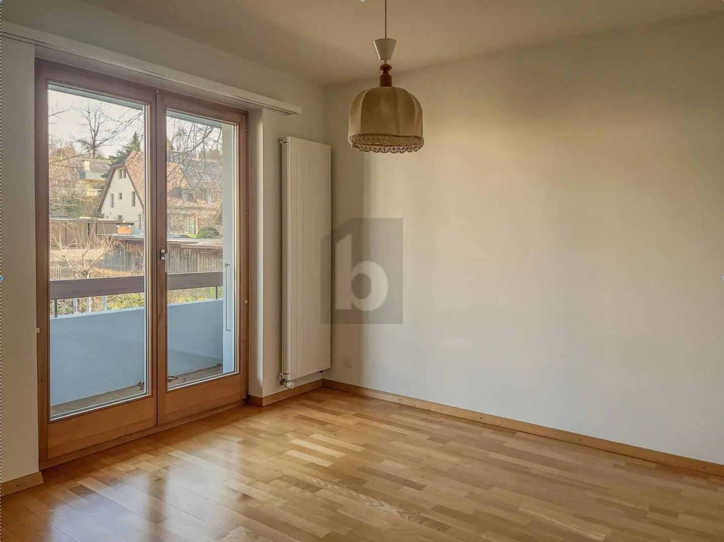 CENTRAL, LIGHT-FLOODED AND FAMILY-FRIENDLY - Photo 1 of 5