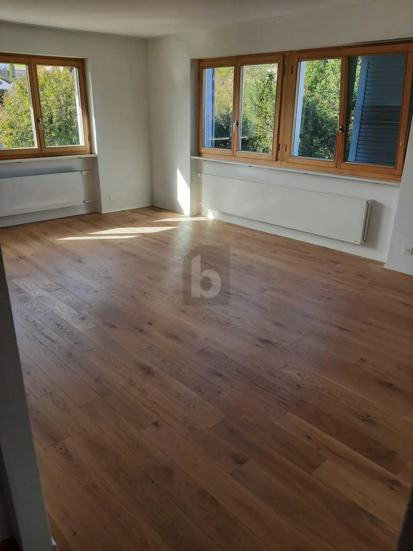 CENTRAL, LIGHT-FLOODED AND FAMILY-FRIENDLY - Photo 3 of 5