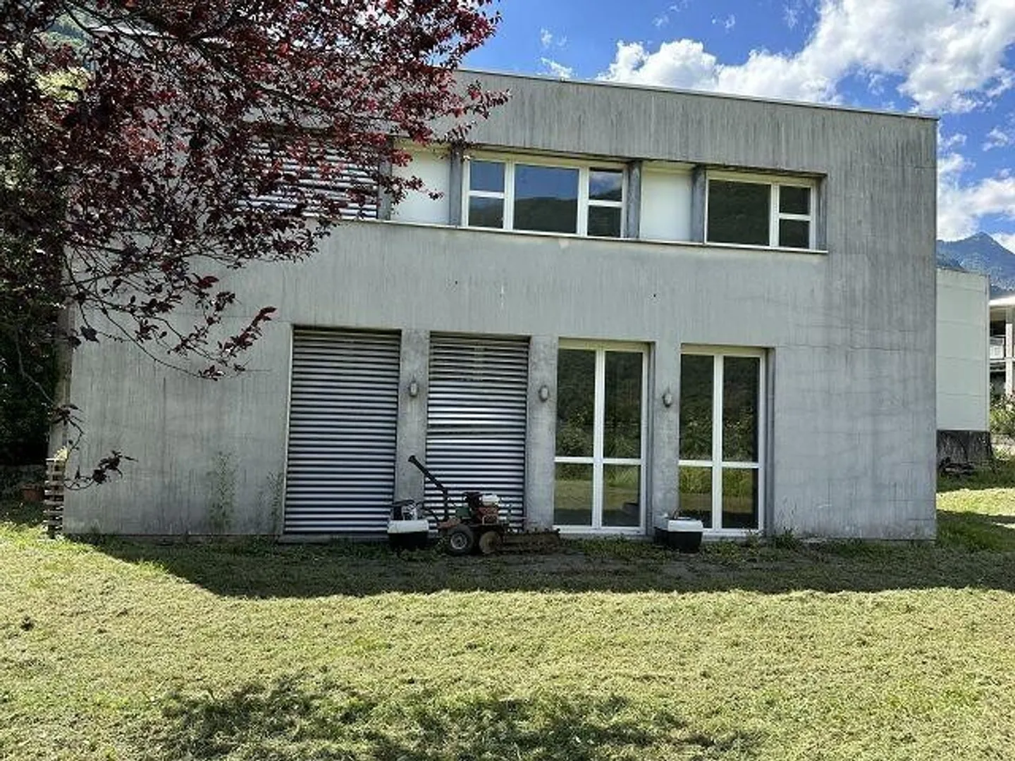 Moderne Villa mit Werkstatt - Foto 1 von 13