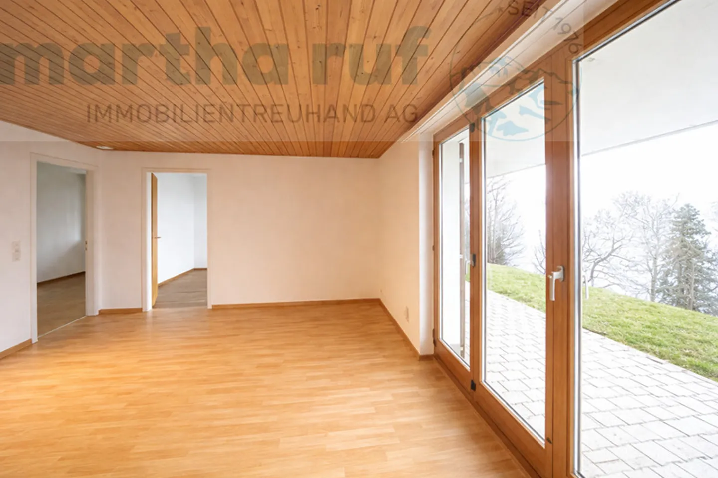 Appartement Charmant avec Vue sur le Lac - Photo 3 sur 9