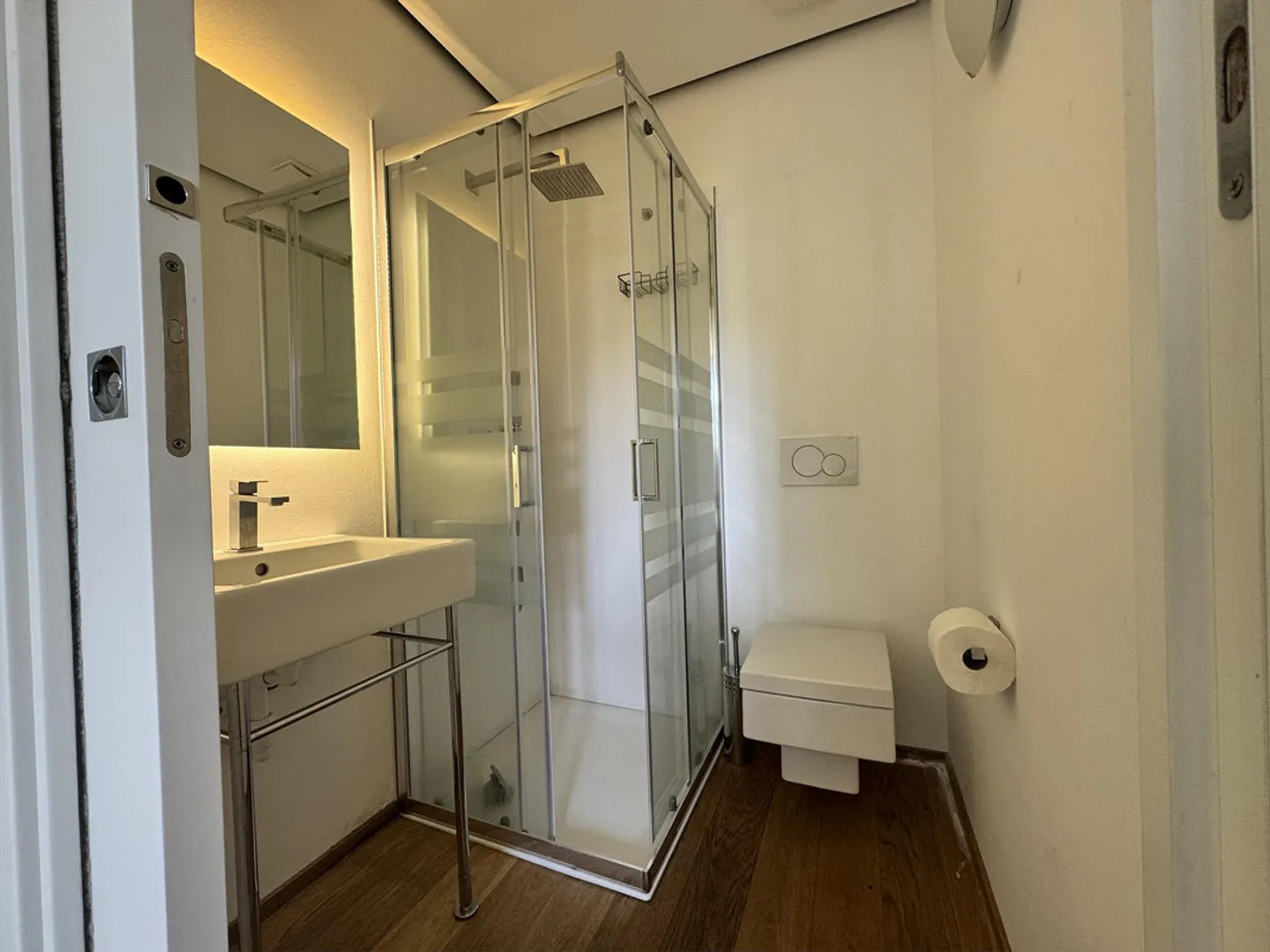 À louer appartement 2,5 pièces avec jardin, piscine et vue sur le lac à Bissone - Photo 7 sur 9