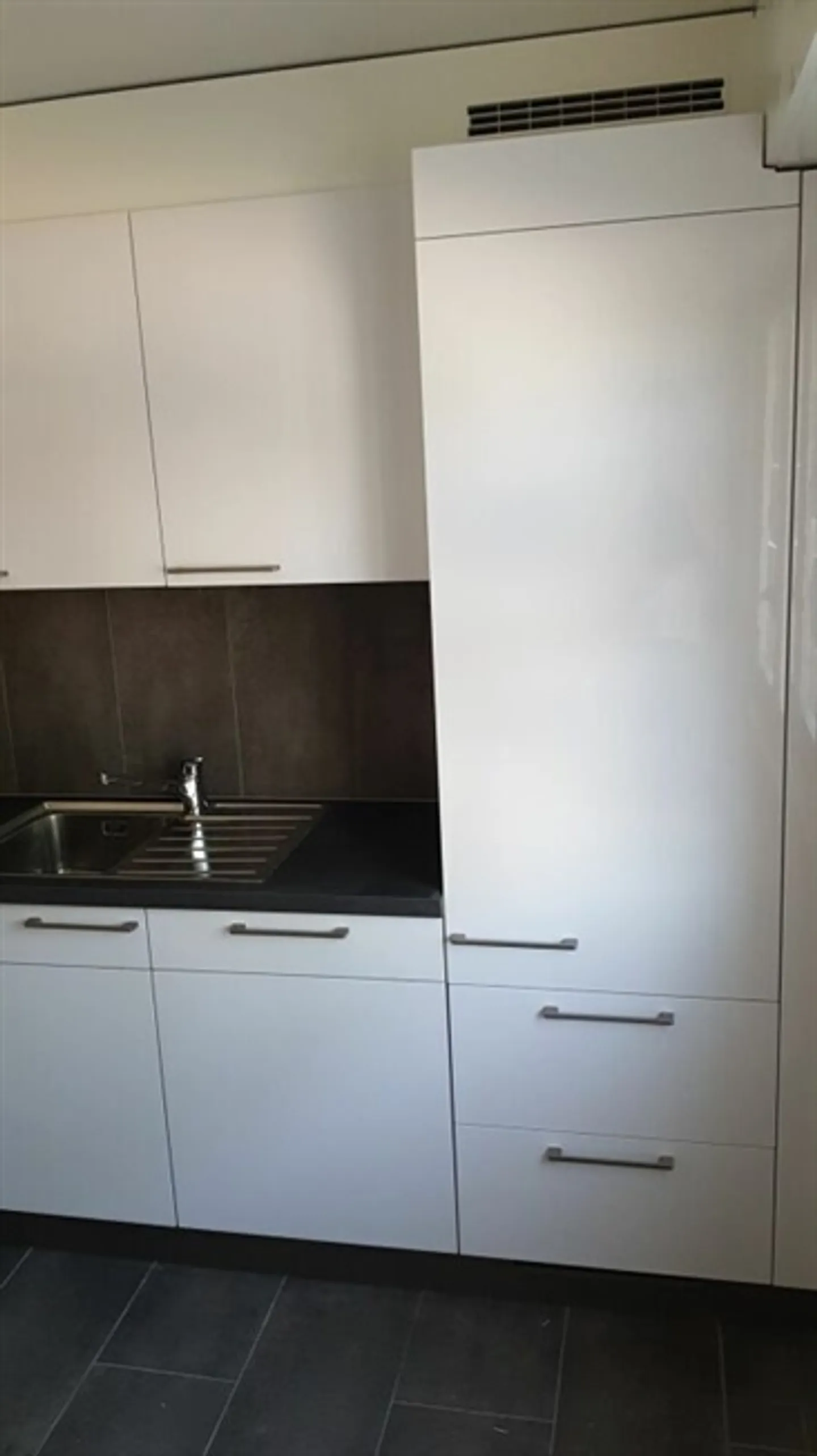 «Wunderschöne 4-Zimmer-Wohnung, 2024 in einer ruhigen Gegend renoviert!» - Foto 2 von 9