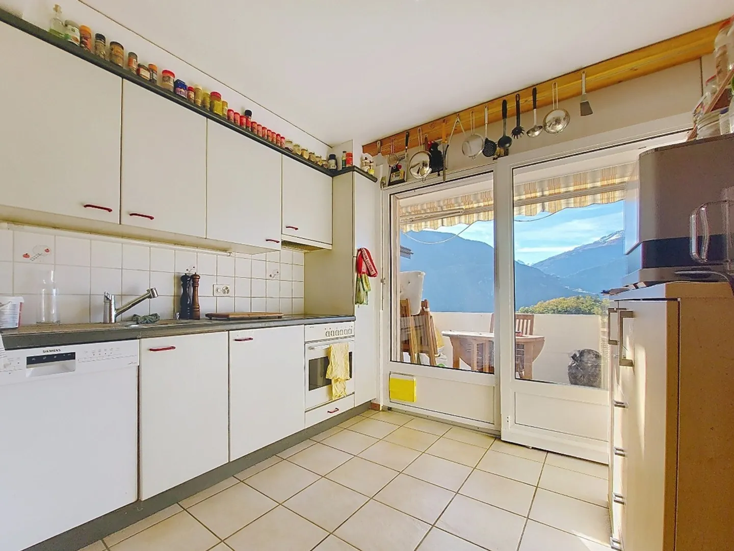 3.5 Room Apartment - Photo 3 of 20