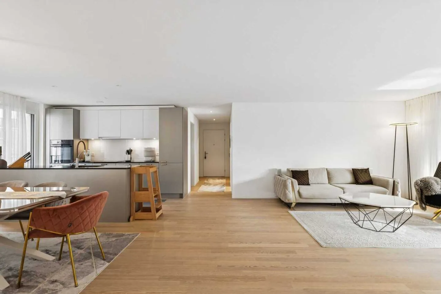 Exklusive 4.5-Zimmerwohnung mit Balkon und Blick ins Grüne - Foto 1 von 13