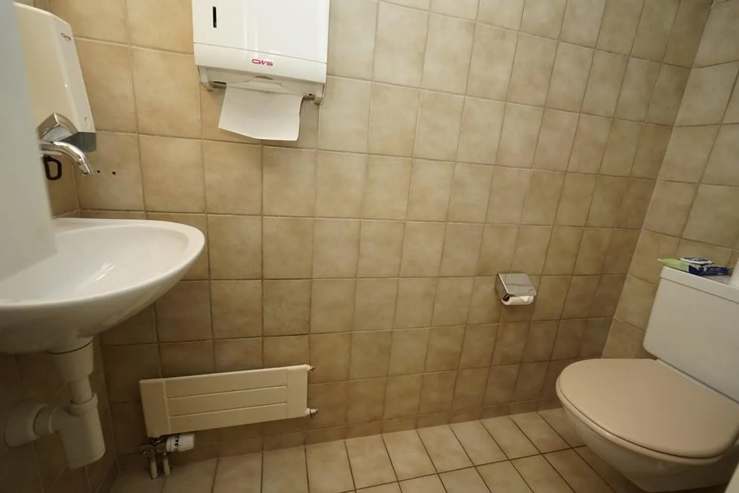 Spazi per uffici attraenti in affitto al piano terra! - Foto 7 di 7
