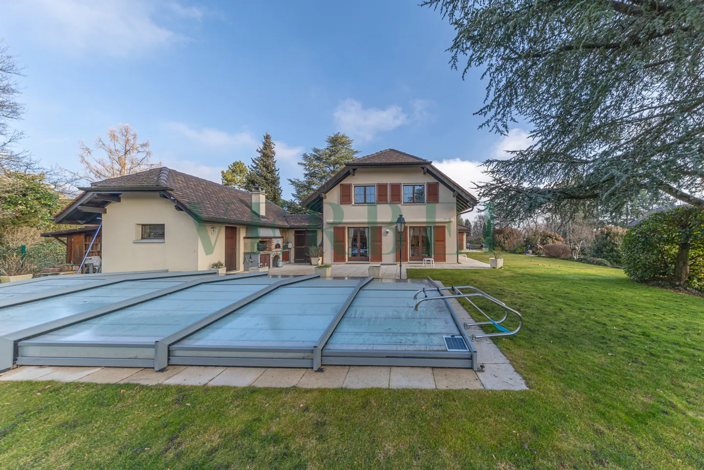 Magnifica casa familiare con piscina - Foto 3 di 13