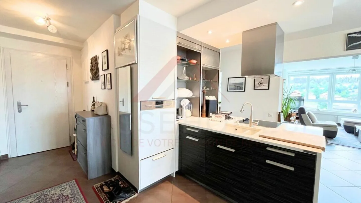 Raro a Delémont: luminoso appartamento di 3,5 locali con 85 m², terrazza e vista panoramica - Foto 5 di 15
