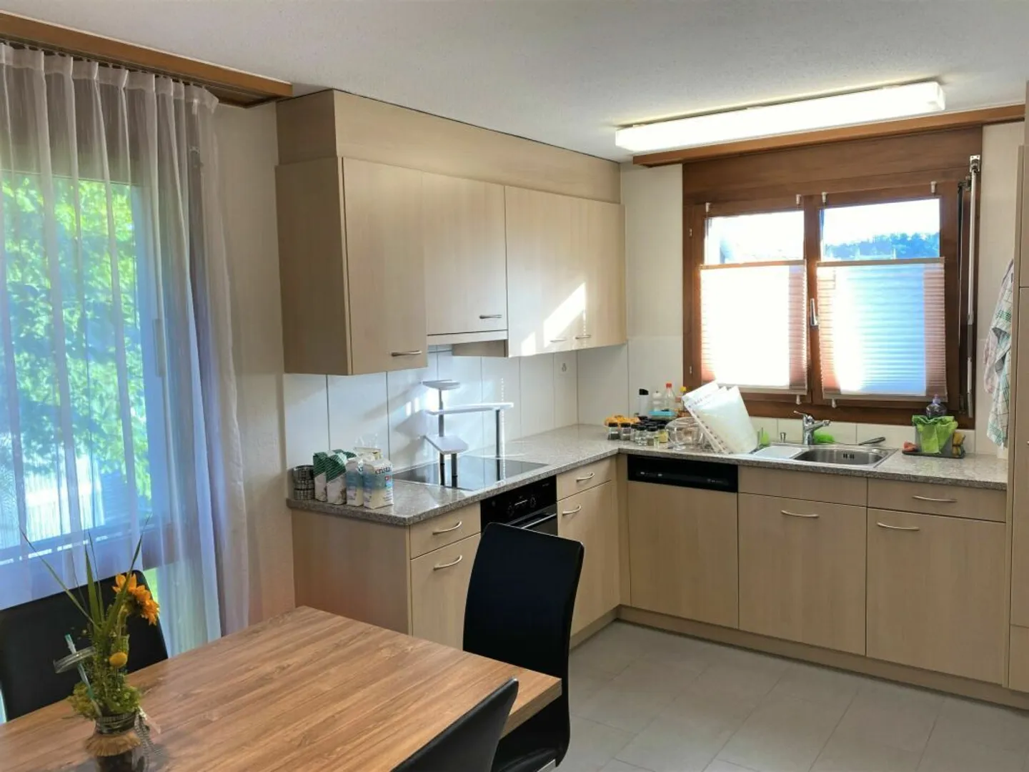 Well-maintained 4.5-room ground floor apartment with covered seating area - Photo 1 of 9