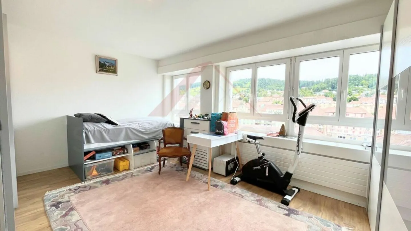 Raro a Delémont: luminoso appartamento di 3,5 locali con 85 m², terrazza e vista panoramica - Foto 9 di 15