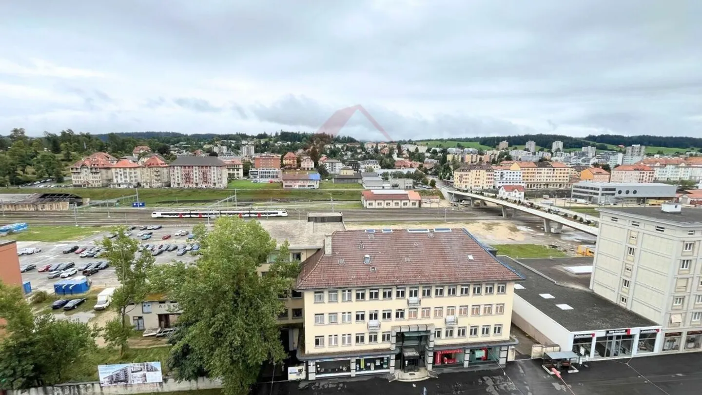 Raro a Delémont: luminoso appartamento di 3,5 locali con 85 m², terrazza e vista panoramica - Foto 13 di 15