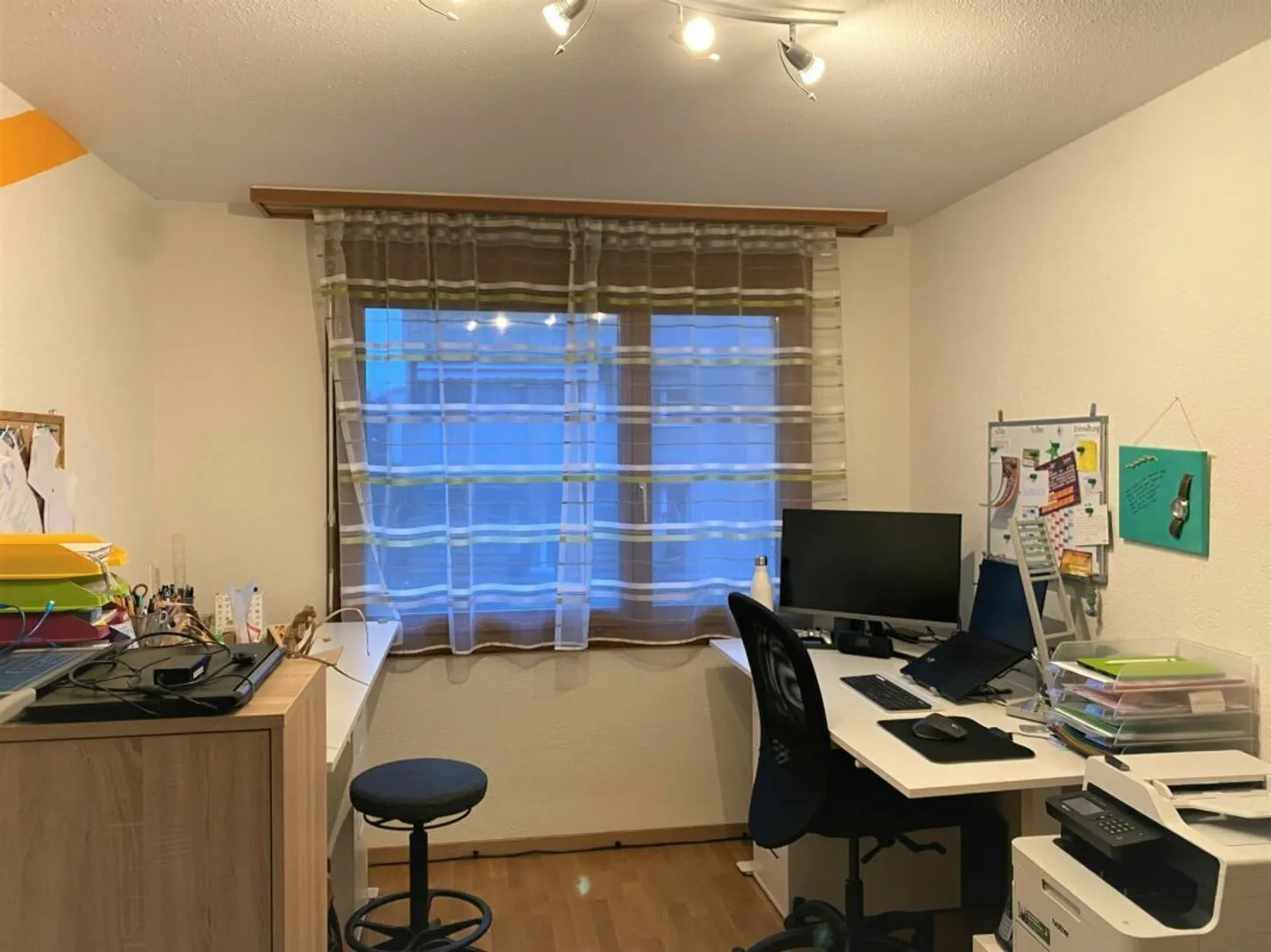 Well-maintained 4.5-room ground floor apartment with covered seating area - Photo 5 of 9