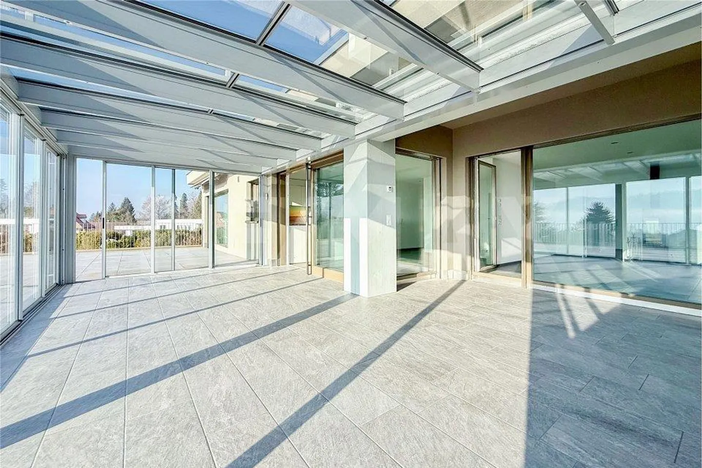 Exclusive 4.5 Room Penthouse Apartment for Sale in Meisterschwanden - Photo 3 of 13