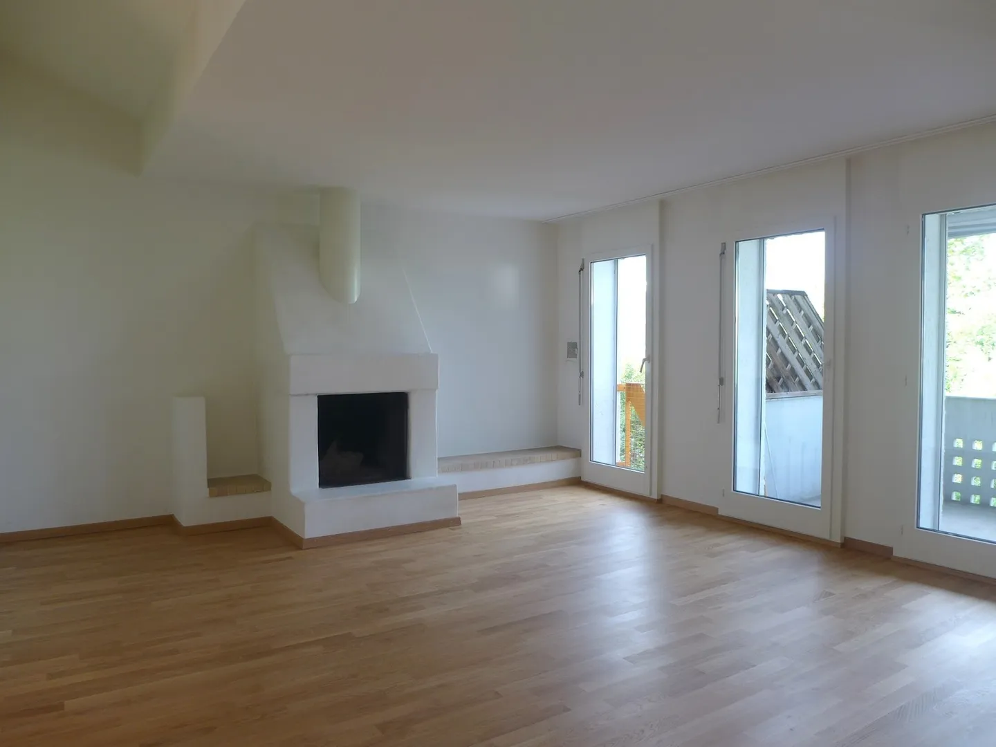 schöne, grosszügige 3.5 Zimmerwohnung mit Balkon an ruhiger Lage - Foto 2 von 7