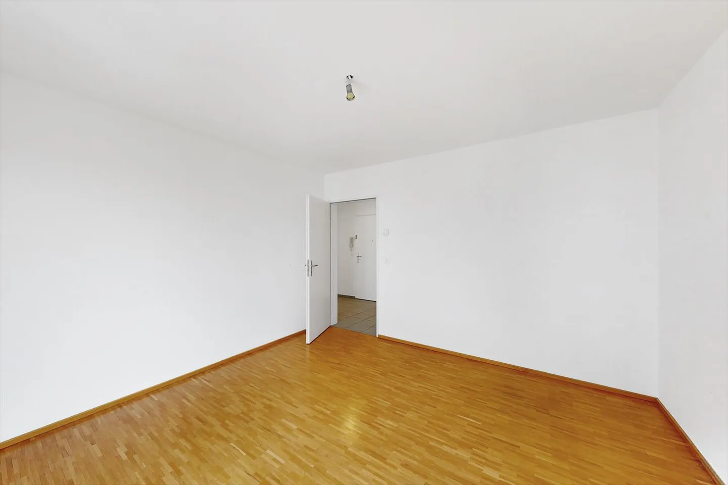 Prime Location by the Rhine - Photo 5 of 6