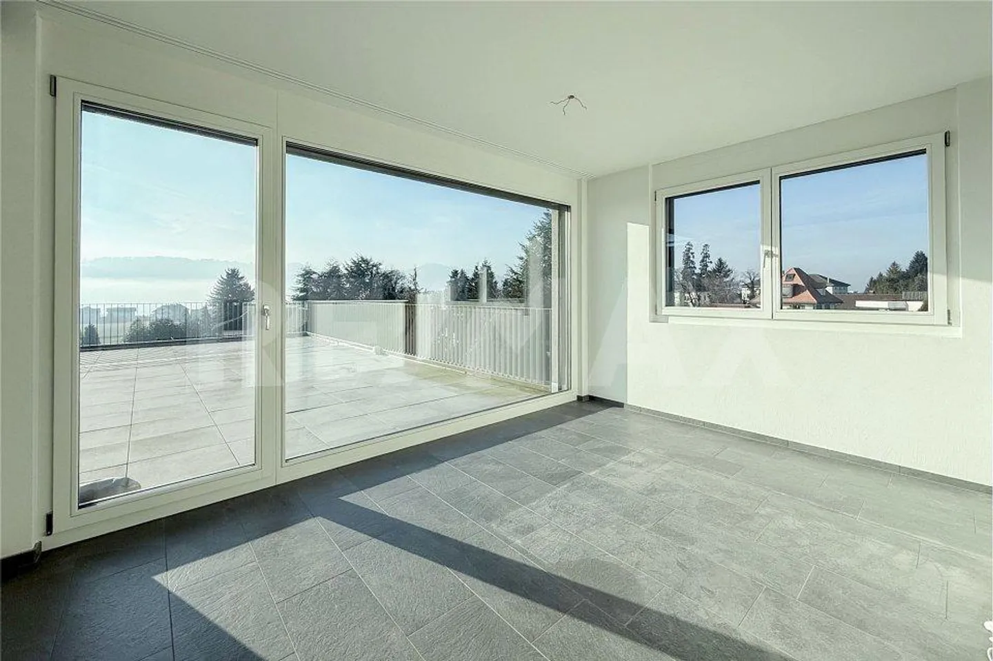 Exclusive 4.5 Room Penthouse Apartment for Sale in Meisterschwanden - Photo 10 of 13