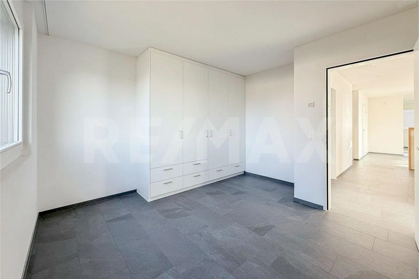 Exclusive 4.5 Room Penthouse Apartment for Sale in Meisterschwanden - Photo 8 of 13