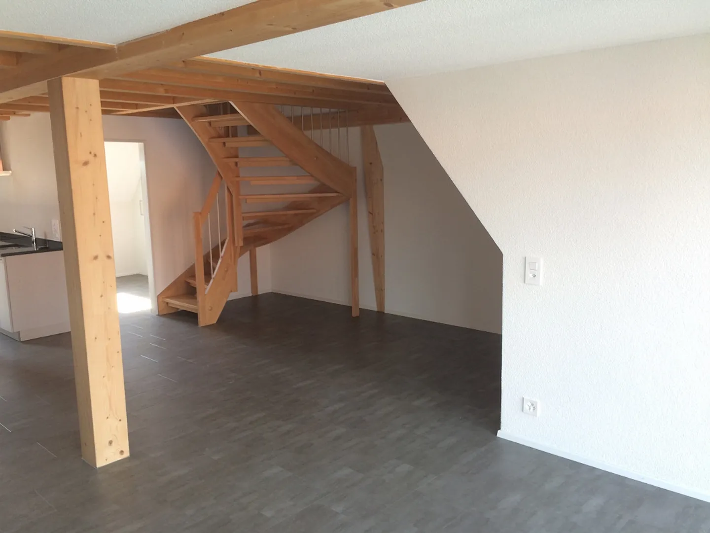 Bright 2 1/2 Room Maisonette Apartment (ideal for singles) - Photo 1 of 8