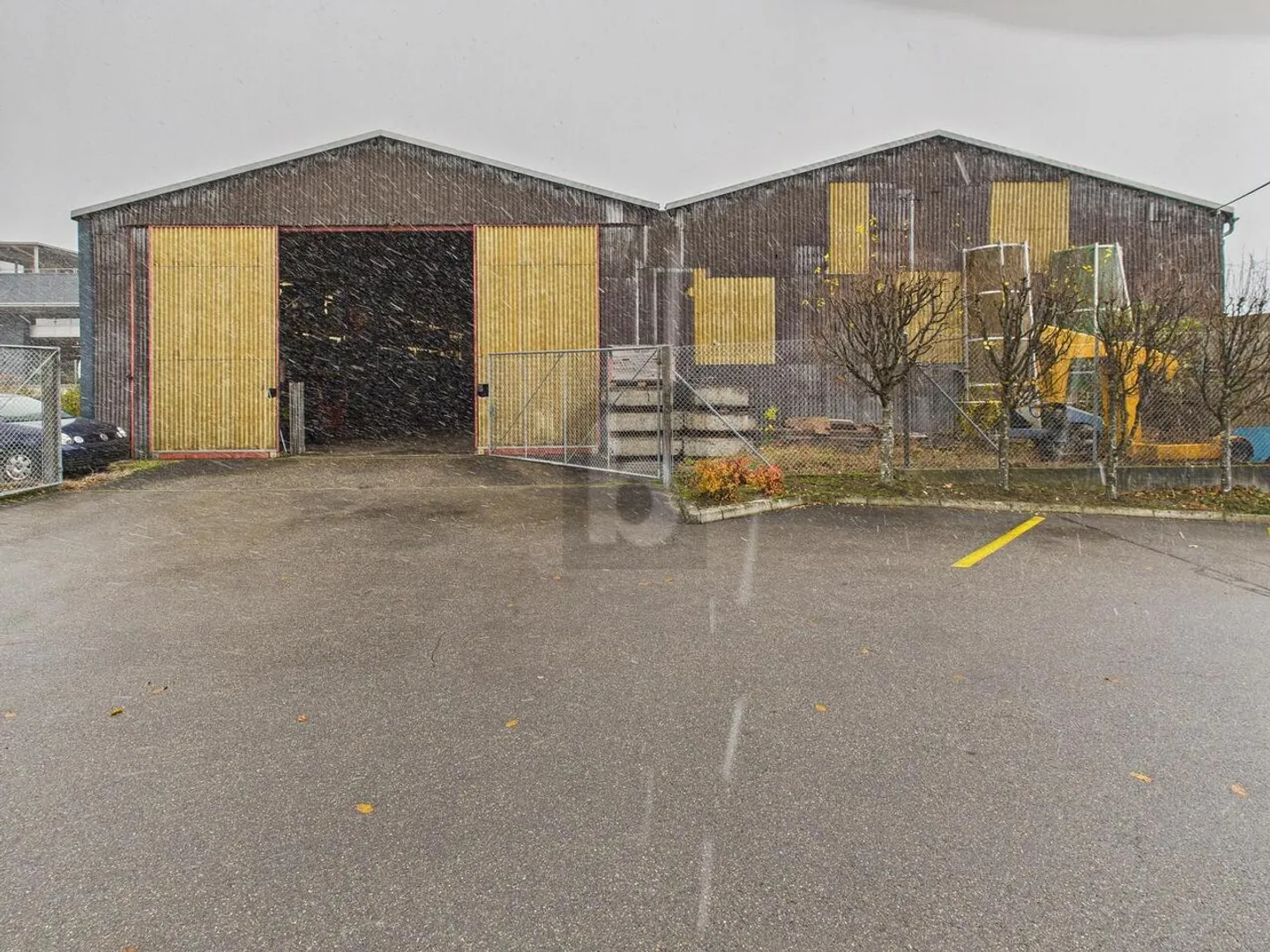 PRACTICAL, WELL LOCATED, WITH DIRECT ACCESS - Photo 3 of 4