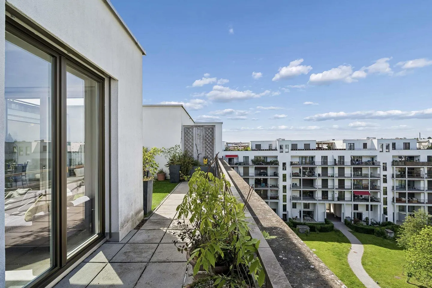 Appartement en attique 3,5 pièces avec terrasse de 117 m2 à Wallisellen - Photo 4 sur 14