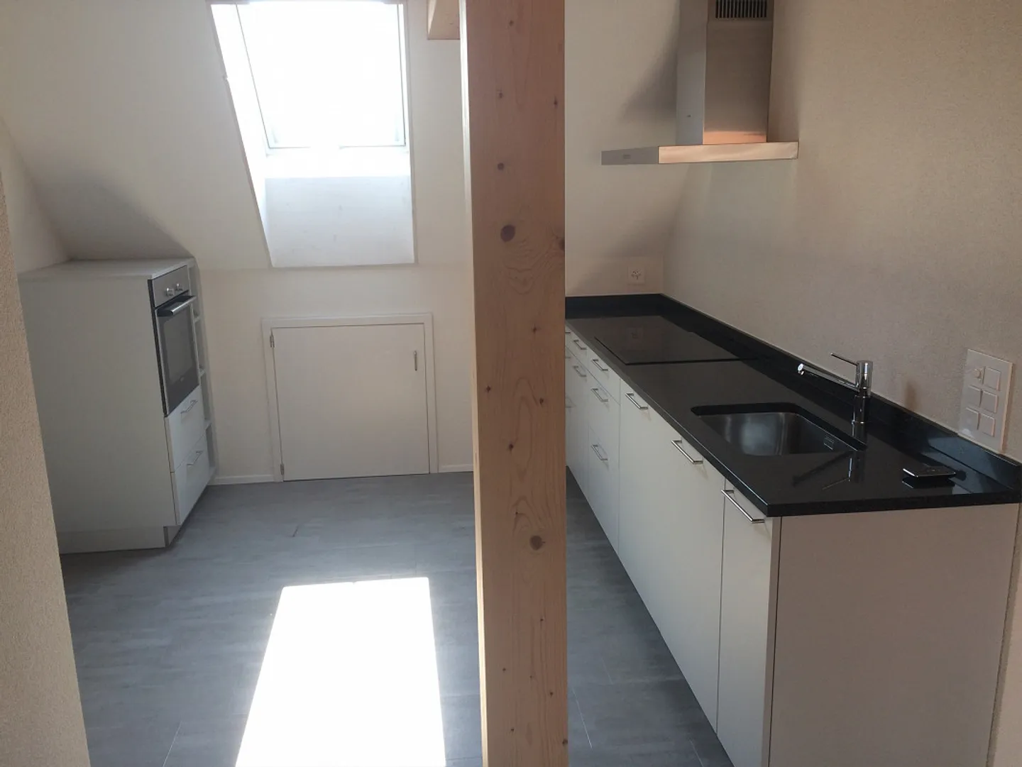 Bright 2 1/2 Room Maisonette Apartment (ideal for singles) - Photo 2 of 8