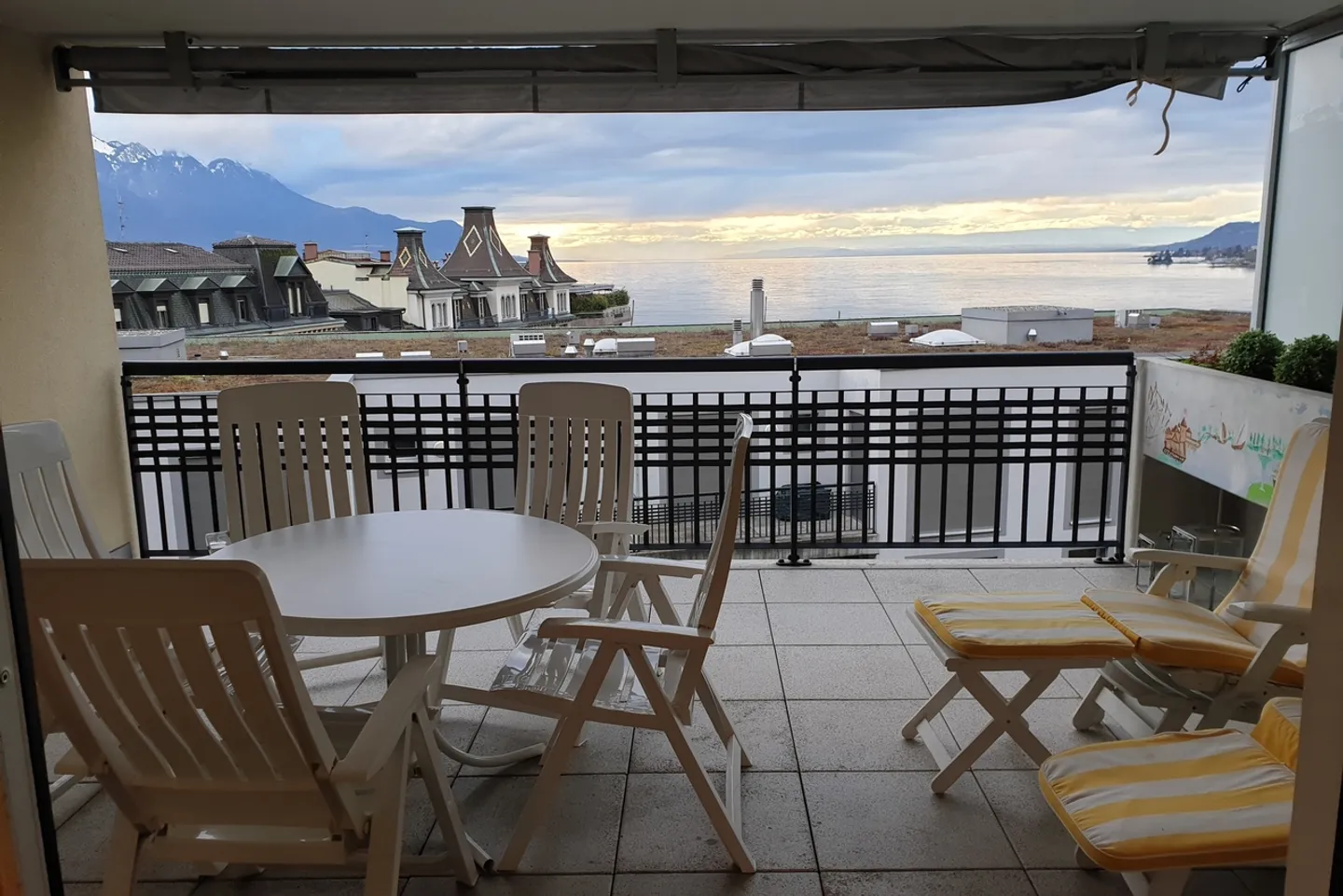 Furnished 3.5-room apartment in downtown Montreux - Photo 1 of 6