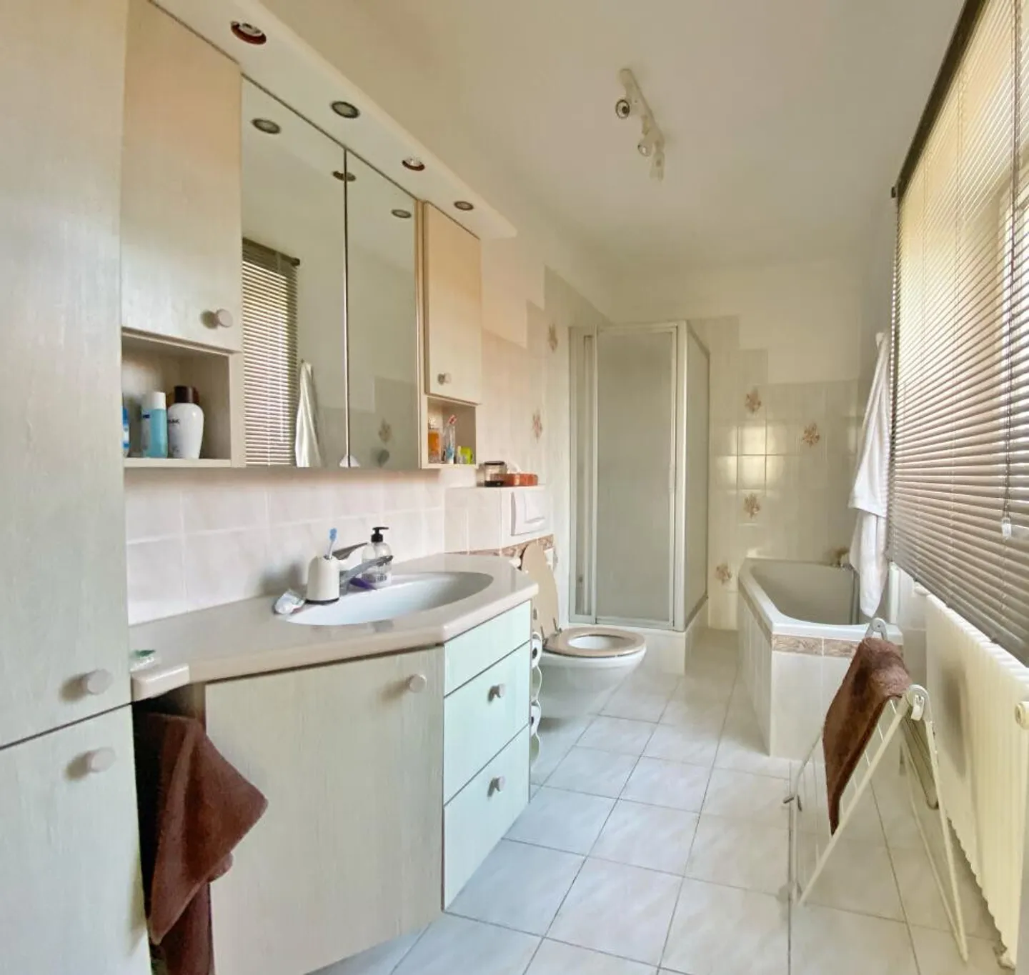 Beaux espaces et accès pratique. - Photo 11 sur 13