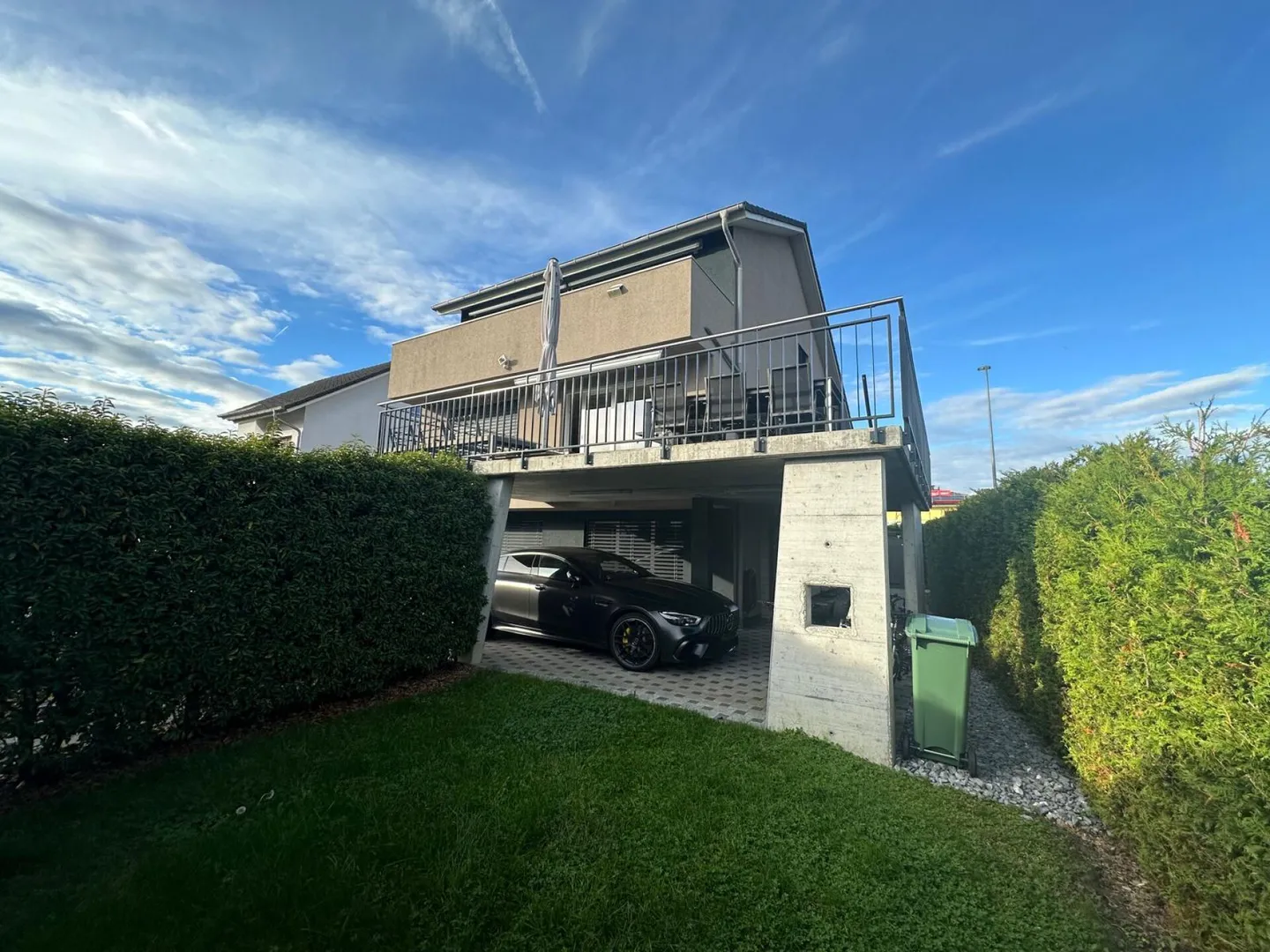 Moderna casa unifamiliare di 6,5 stanze con appartamento di 2,5 stanze (ufficio/commerciale) - Foto 3 di 14