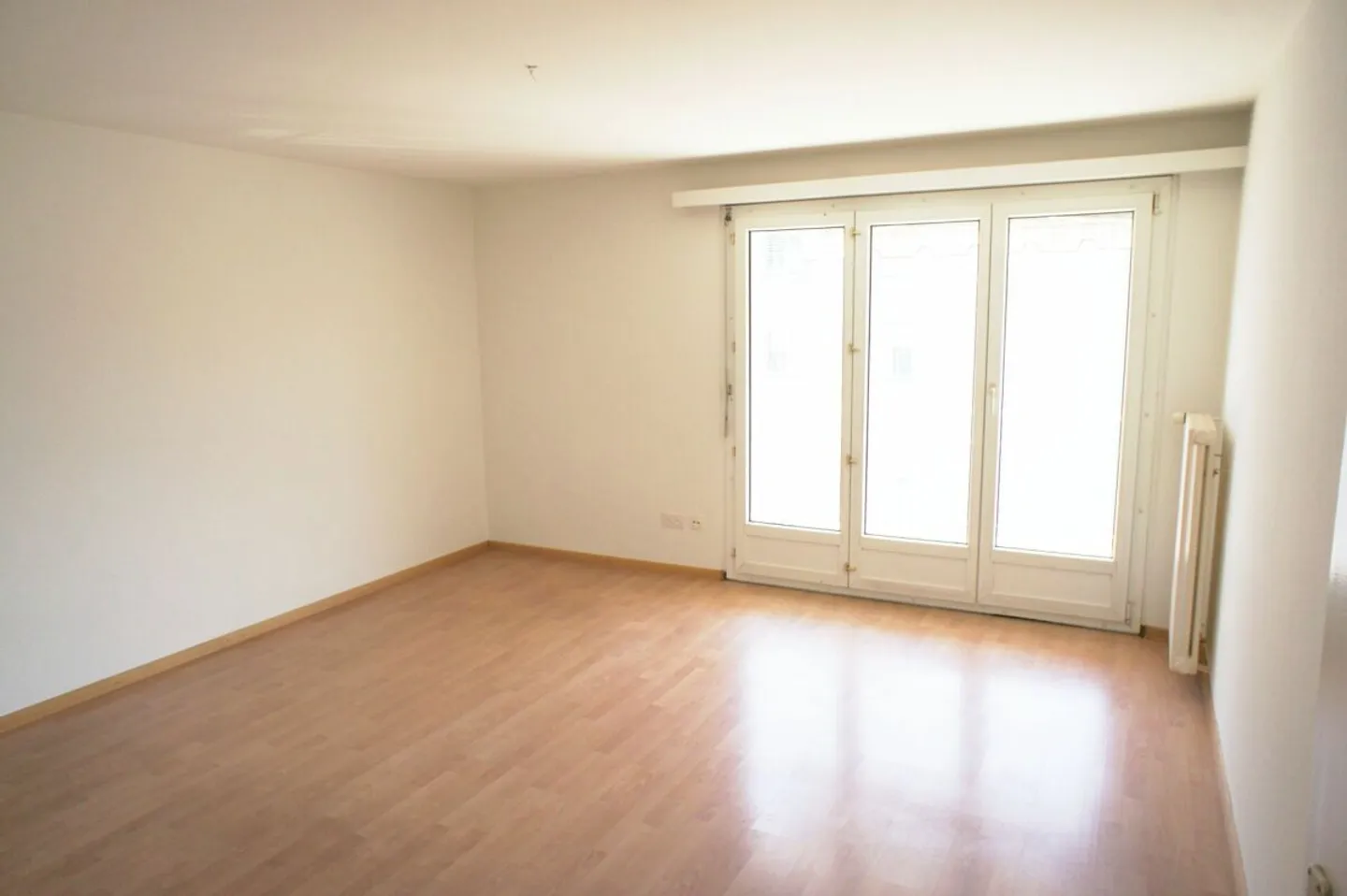 Appartement ensoleillé avec balcon - Photo 3 sur 9