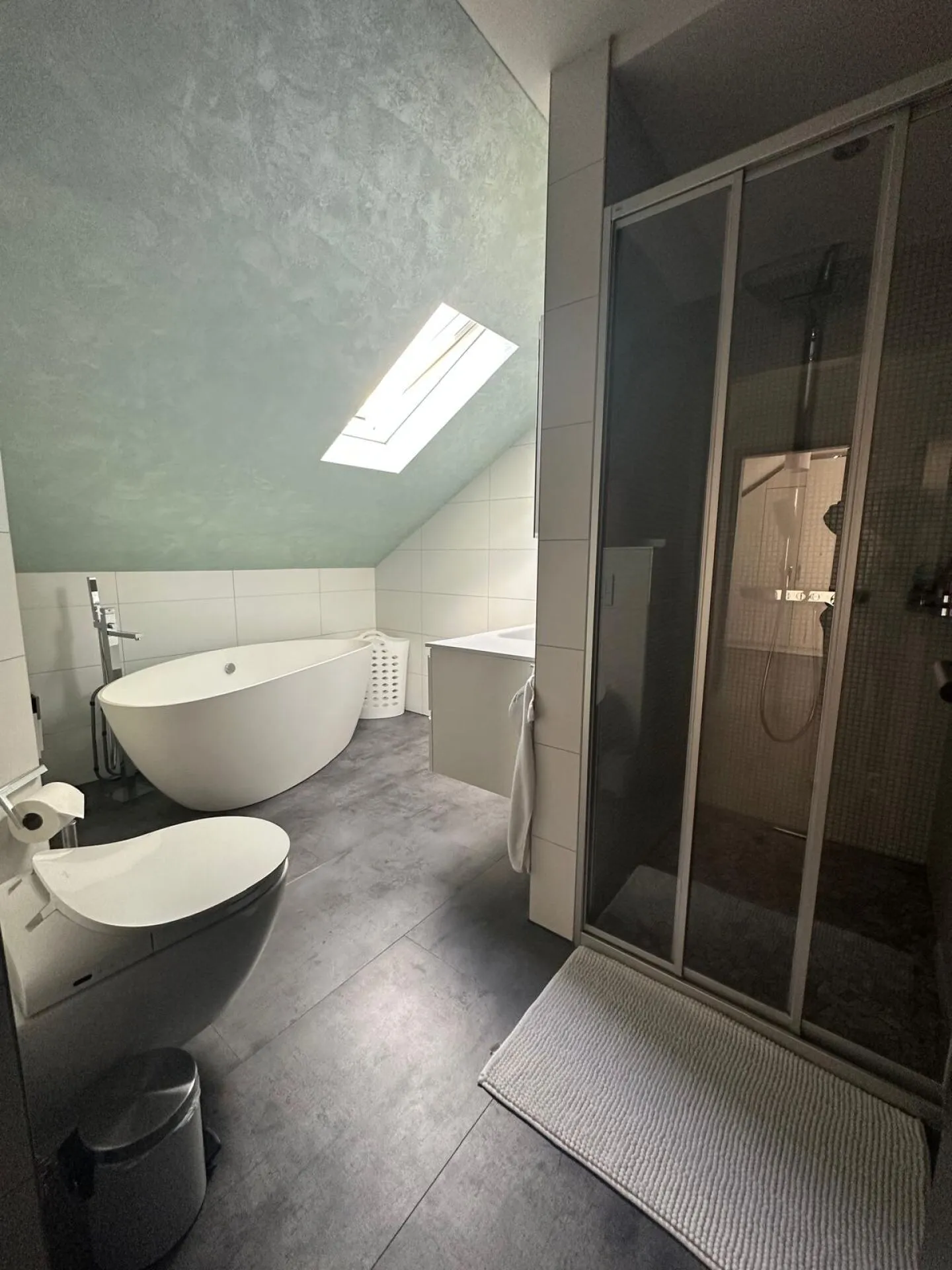 Moderna casa unifamiliare di 6,5 stanze con appartamento di 2,5 stanze (ufficio/commerciale) - Foto 8 di 14