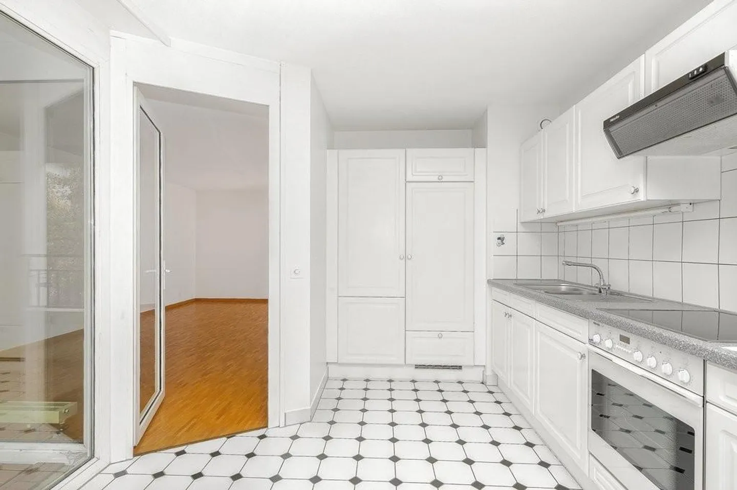 Rent without deposit - Modern apartment in a central location - Photo 5 of 6