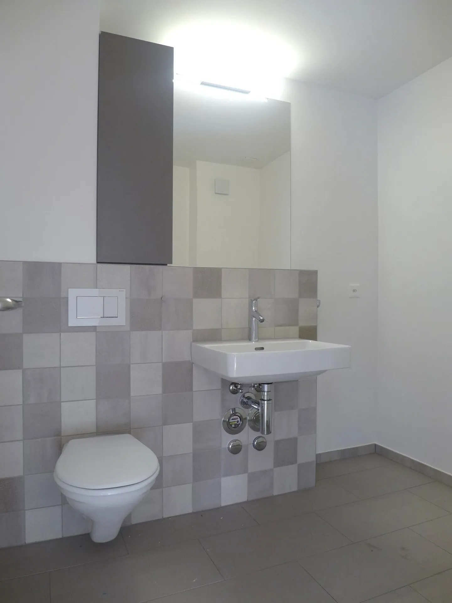 schöne, grosszügige 3.5 Zimmerwohnung mit Balkon an ruhiger Lage - Foto 6 von 7