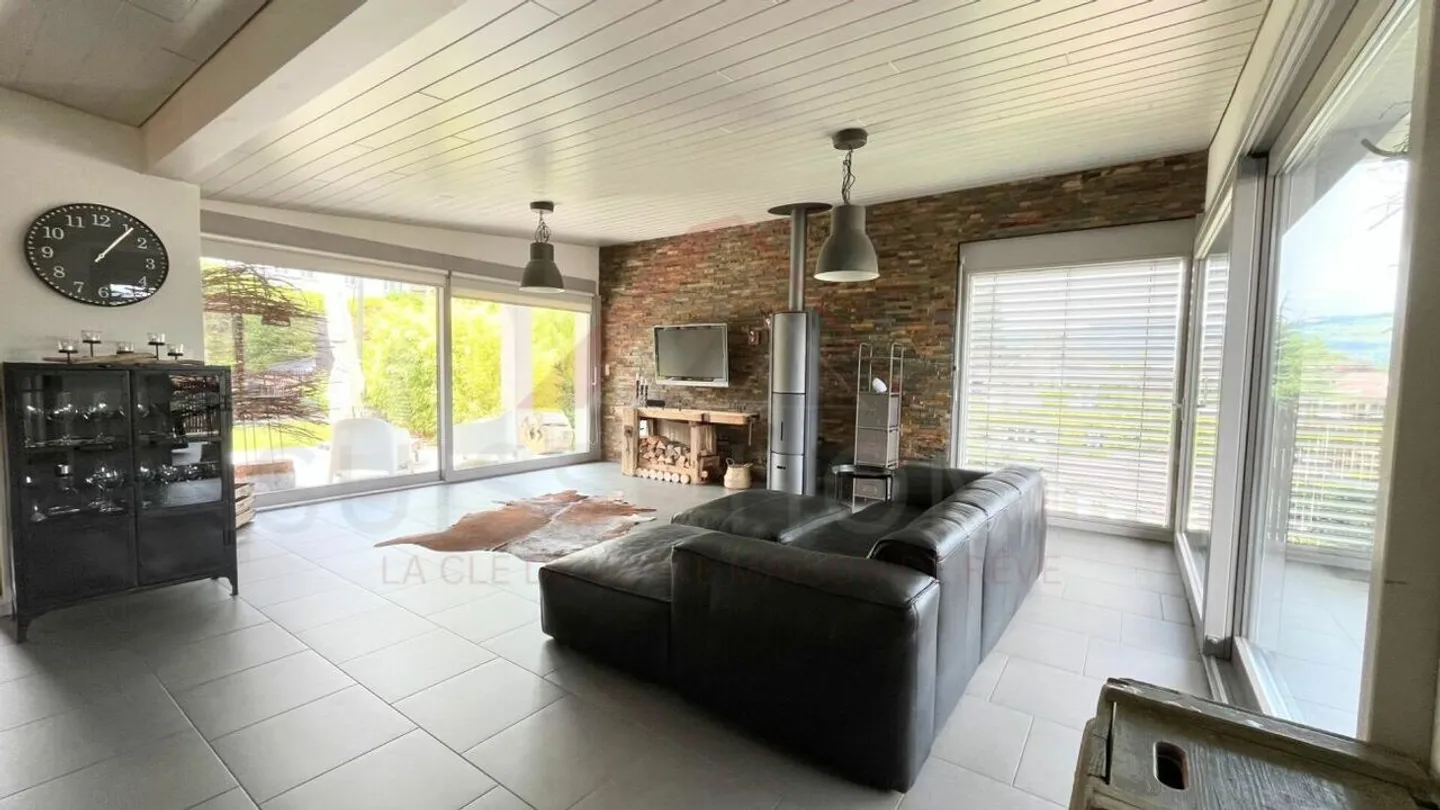 Rare à Bassecourt : Maison lumineuse de 146 m² avec jacuzzi, terrasses et vue exceptionnelle - Photo 3 sur 13