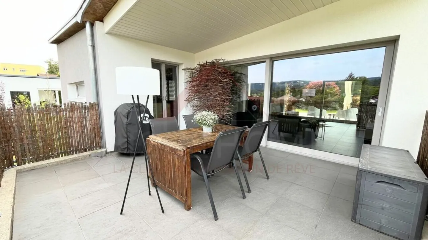 Rare à Bassecourt : Maison lumineuse de 146 m² avec jacuzzi, terrasses et vue exceptionnelle - Photo 5 sur 13