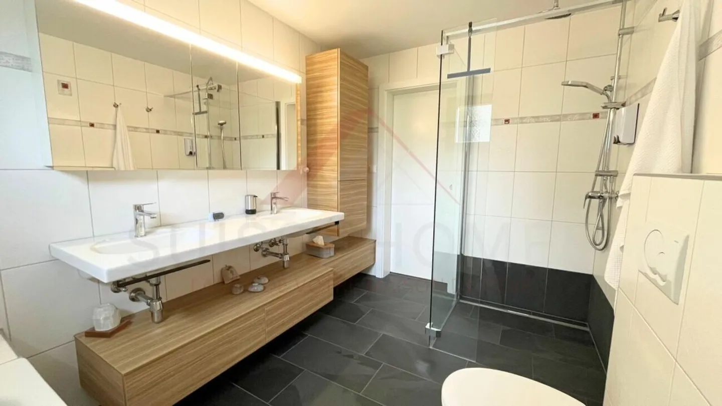 Rare à Bassecourt : Maison lumineuse de 146 m² avec jacuzzi, terrasses et vue exceptionnelle - Photo 9 sur 13