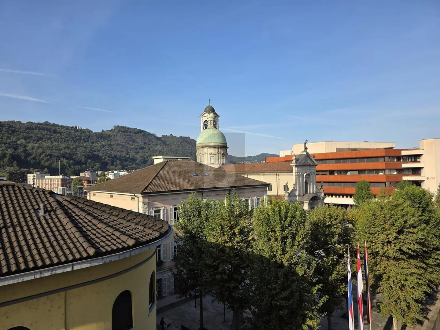 SPAZIOSO E SOLEGGIATO IN POSIZIONE CENTRALE - Foto 2 di 6