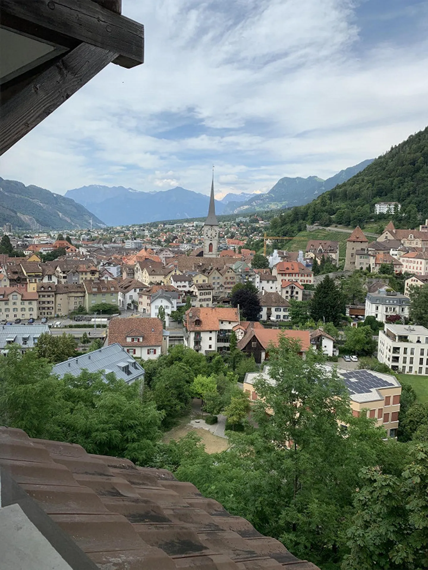 Appartamento affascinante, parzialmente ristrutturato, 3.5 locali con vista mozzafiato - Foto 1 di 10