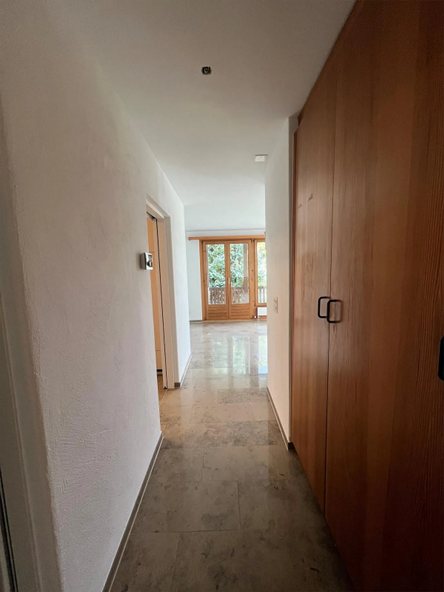 Appartamento affascinante, parzialmente ristrutturato, 3.5 locali con vista mozzafiato - Foto 3 di 10