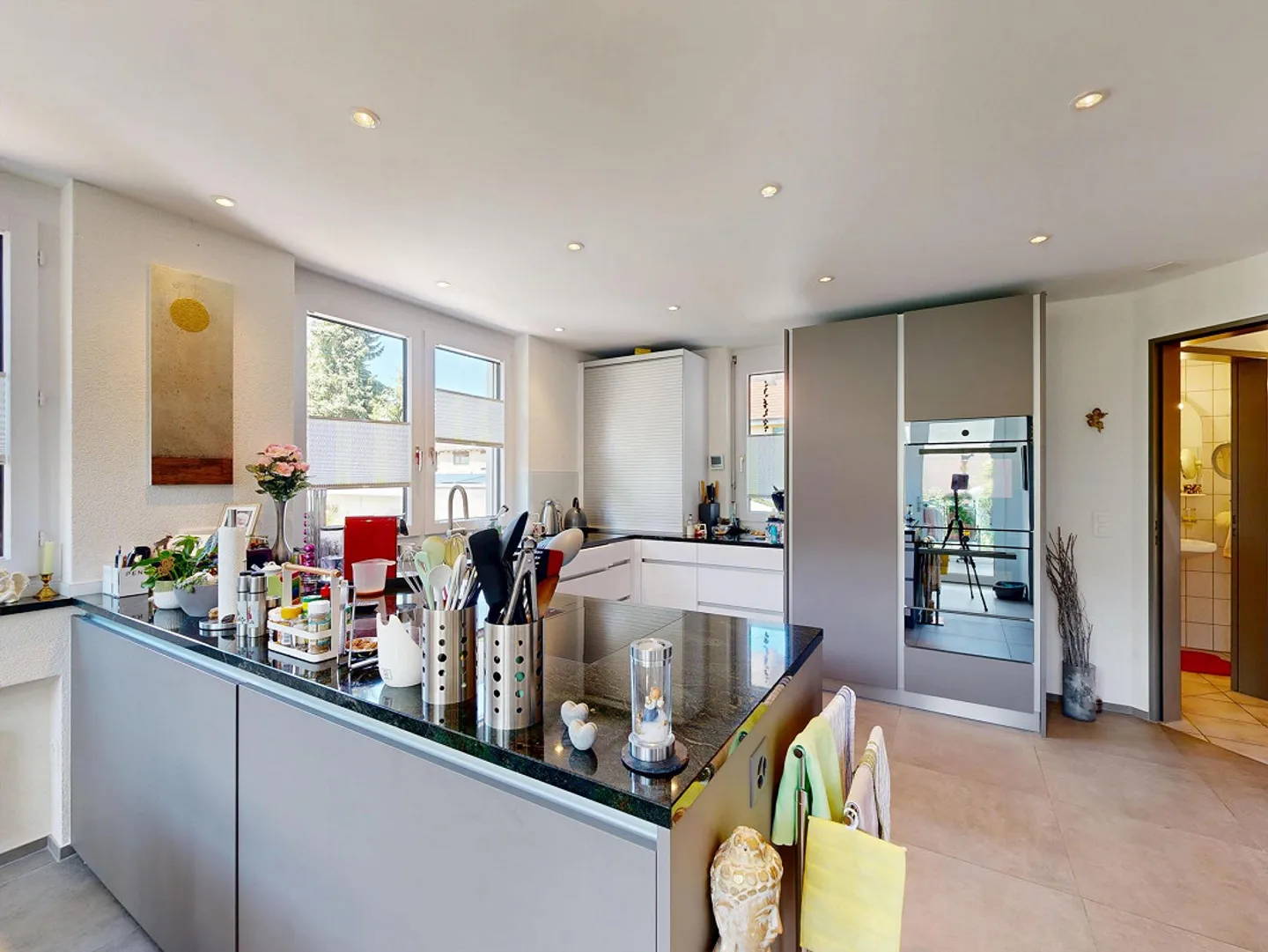 Two-family house with versatile usage options - Photo 4 of 30
