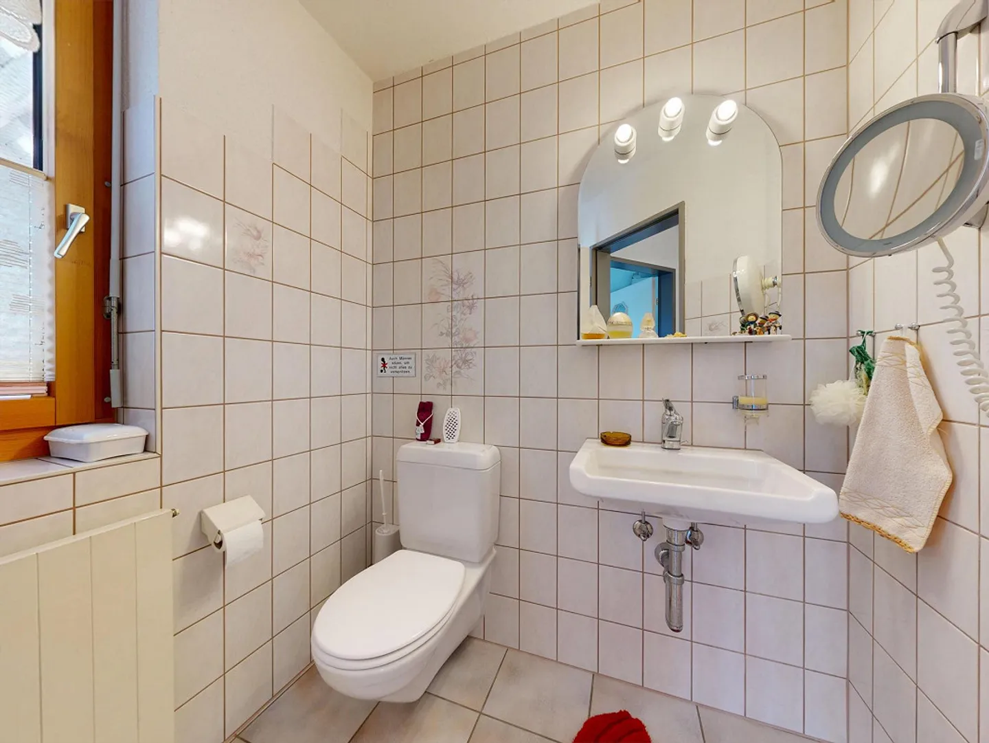 Two-family house with versatile usage options - Photo 8 of 30