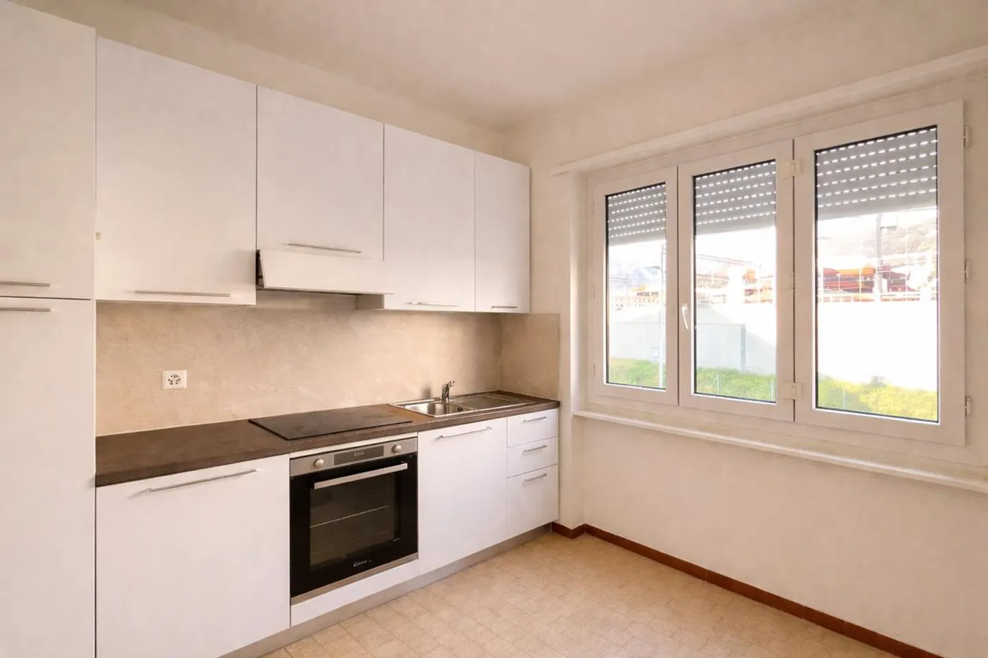 CHIASSO - AFFITTASI APP. 4.5 LOCALI CON TERRAZZA - Photo 1 of 3