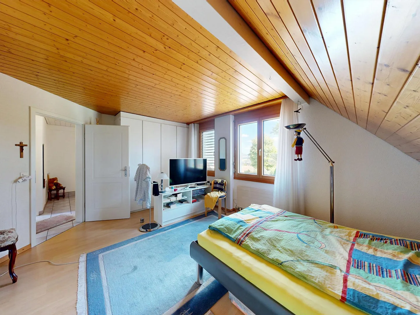 Two-family house with versatile usage options - Photo 9 of 30